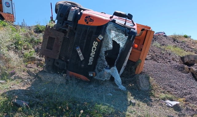 Kars’ta kamyon devrildi: 1 ölü