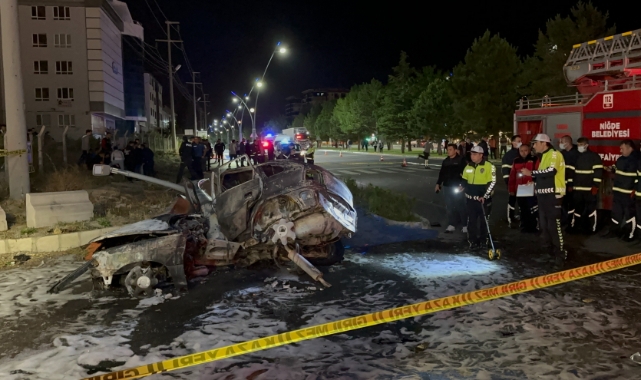 Kaza yapan otomobil alev topuna döndü! 3 olü