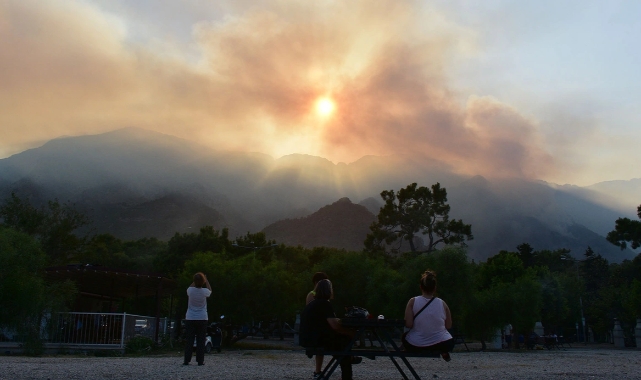 Kemer'deki orman yangını kontrol altına alındı