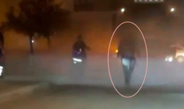 Kendini ateşe veren kişi kurtarılamadı