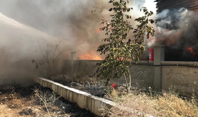 Kereste fabrikası alevlere teslim oldu
