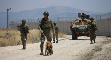 Kilis'te 4 kişi yasa dışı yollardan geçmeye çalışırken yakalandı
