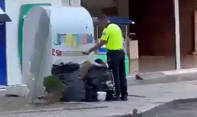 Kırıkkale'de trafik polisi Türk bayrağını çöpten kurtardı