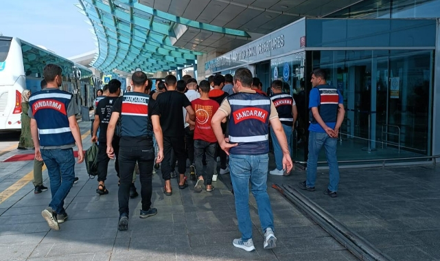 Kocaeli'de 221 kaçak göçmen sınır dışı edildi