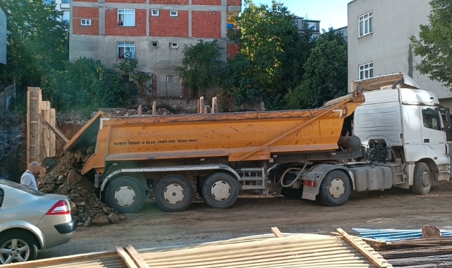 Kocaeli'de feci kaza! Kamyon baba ve çocuklarını ezdi