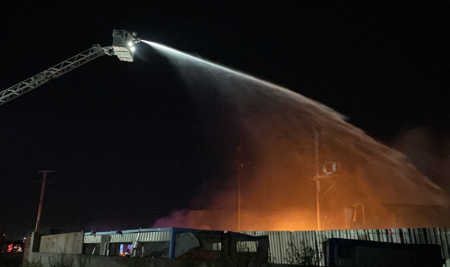 Kocaeli’de geri dönüşüm fabrikasında yangın