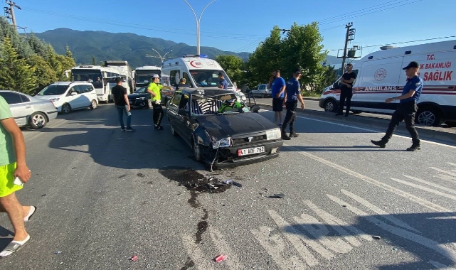 Kocaeli'de motosiklet ile otomobil çarpıştı