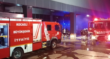 Kocaeli'nde toptan markette yangın