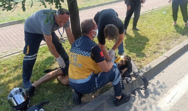 Kontrolden çıkan motosiklet ağaca çarptı