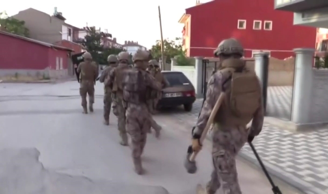 Konya’da uyuşturucu tacirlerine şafak operasyonu