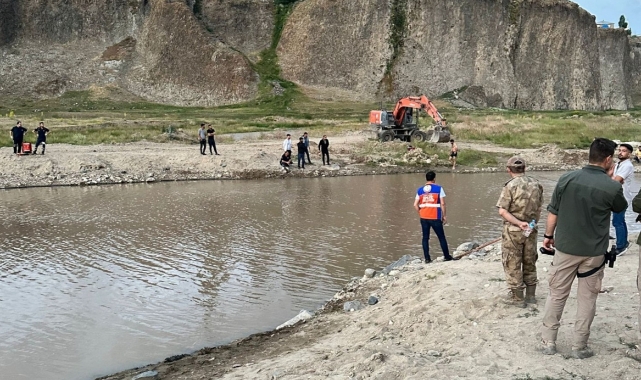 Koyununu kurtarmak isteyen çocuk suda boğuldu