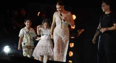 Kuruçeşme Açıkhava'dan Ebru Yaşar geçti