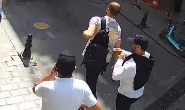 Kuryenin çantasından 50 bin euro çaldılar