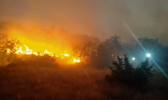 Lice'de 6 saattir devam eden yangında 6 ev tahliye edildi