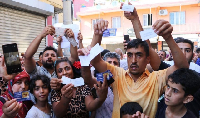 Mahalleliyi dolandırıp kaçan kuyumcu sessizliğin bozdu
