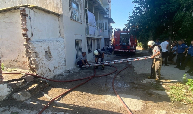 Makilik alanda çıkan yangın eve sıçradı
