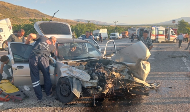Malatya'da iki otomobil çarpıştı: 1 ölü, 6 yaralı