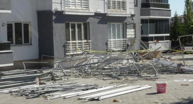 Malatya'da inşaat iskelesi çöktü: 3 yaralı