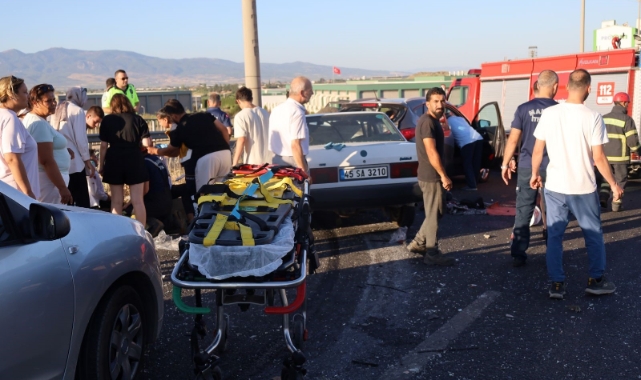 Manisa'da iki araç çarpıştı: 9 yaralı