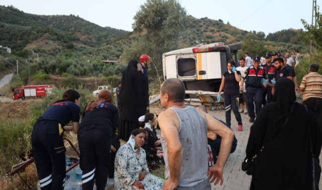 Manisa'da minibüs şarampole devrildi: 20 yaralı