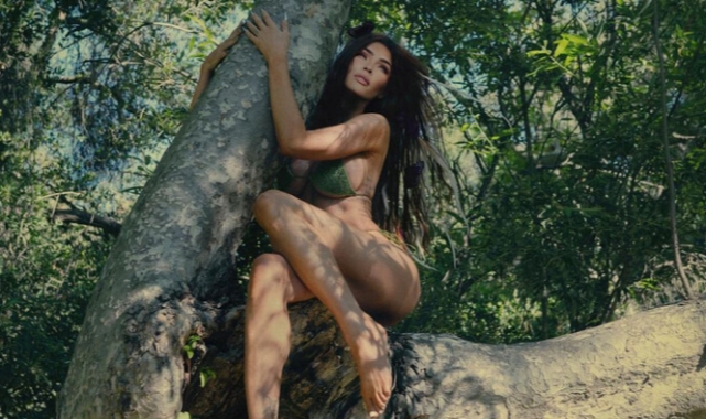 Megan Fox ağaca çıktı