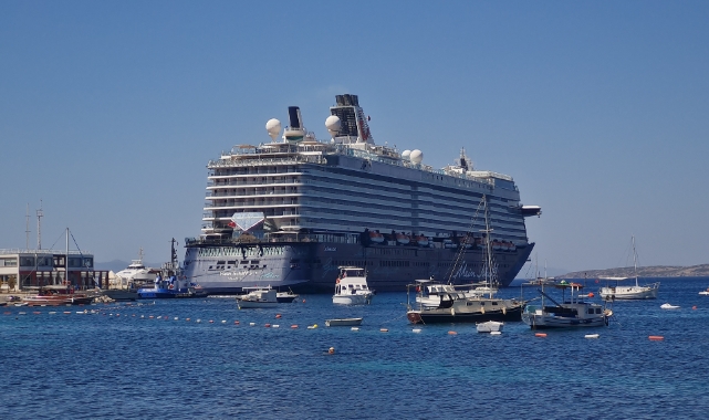 "Mein Schiff 5" yeniden Bodrum’da