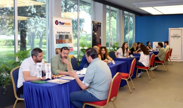 Mekatronik uzmanlık programına katılan gençler, firmaların markajında