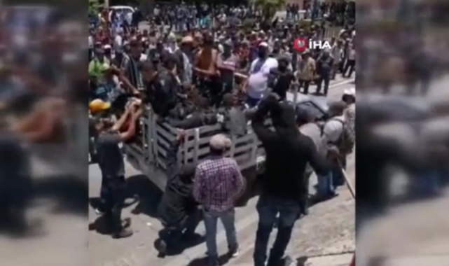 Meksika’da protestocular polisleri rehin aldı!