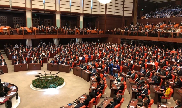 Memur ve emekli maaşlarına zam teklifi TBMM'den geçti