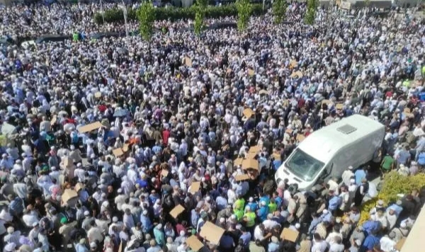 Menzil cemaati lideri son yolculuğuna uğurlandı