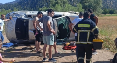 Mıcıra kapılan otomobil devrildi