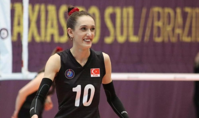 Milli yıldız Selinay Akçin, Manisa BBSK’de