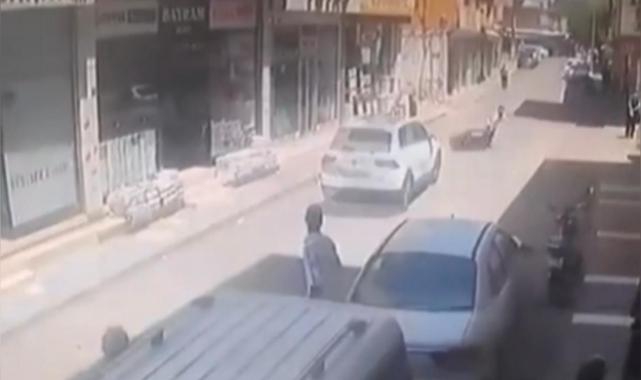 Motosiklet sürücüsünün ani refleksi ölümden kurtardı