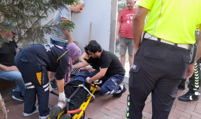 Motosikletin çarptığı yaya yaralandı