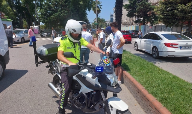 Motosikletle otomobil çarpıştı