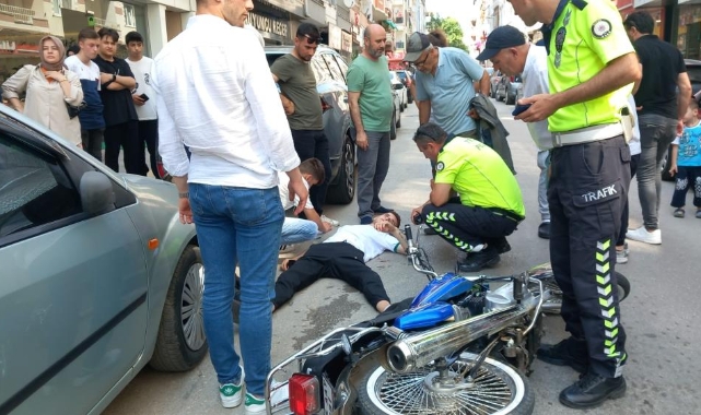 Motosikletli gençler genç kıza çarptı