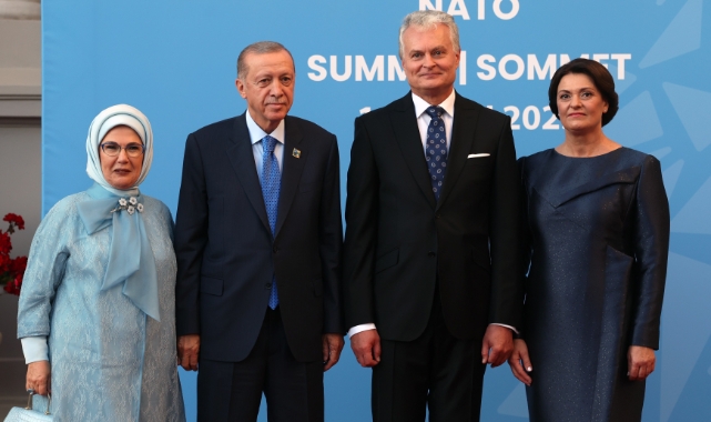 NATO liderleri akşam yemeğinde bir araya geldi