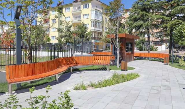 Niğde Belediyesi’nden Parklara Büfe Kütüphane