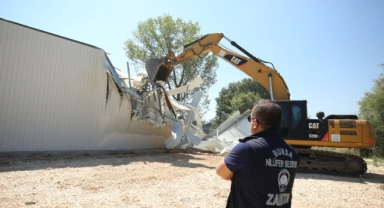 Nilüfer’de iki kaçak yapı daha yıkıldı