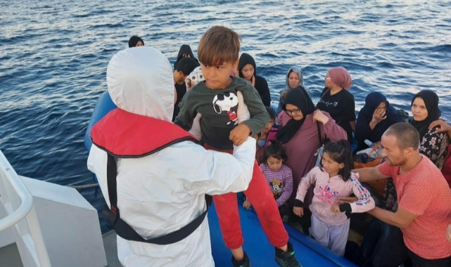 Ölüme terk edilen 41 kaçak göçmen kurtarıldı