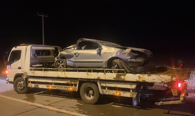Önce direğe çaptı sonra takla attı!