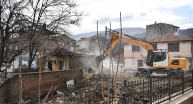 Osmangazi kaçak ve metruk yapılardan temizleniyor