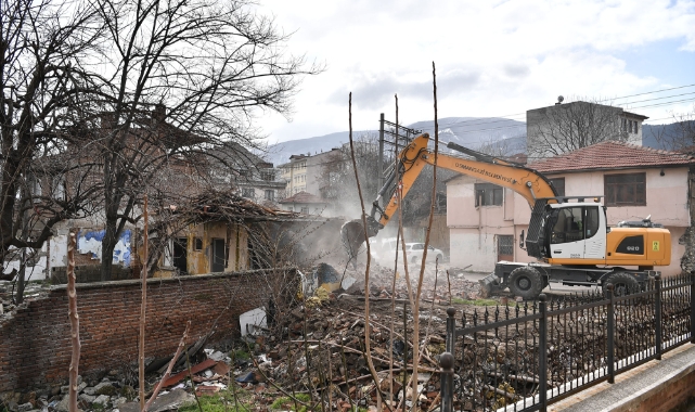 Osmangazi kaçak ve metruk yapılardan temizleniyor