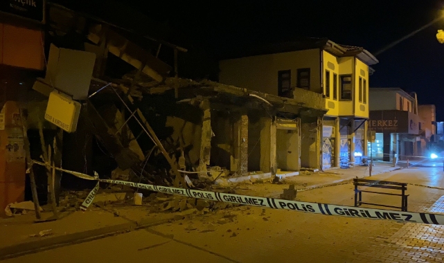 Osmaniye'de ağır hasarlı bina çöktü