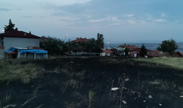 Otluk yangını evlere sıçramadan söndürüldü