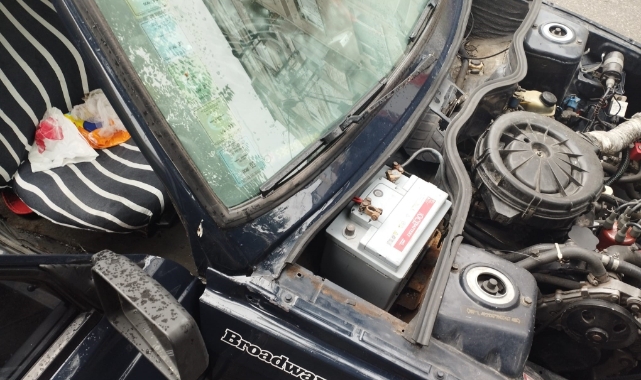 Otomobilden çıkan dumanlar ekipleri harekete geçirdi