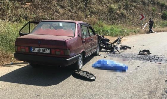 Otomobille çarpışan motosiklet sürücüsü öldü