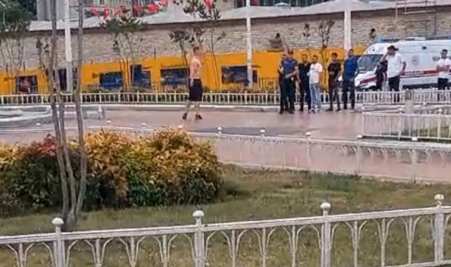Özel Harekat hazır bekledi! Bıçakla kendini rehin aldı