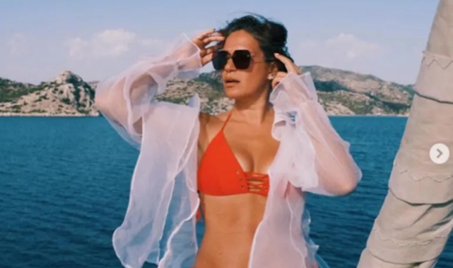 Özge Borak'ın tekne keyfi