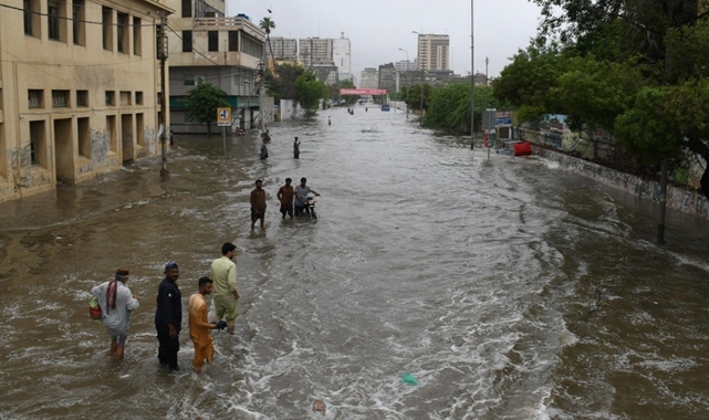 Pakistan’da muson yağmurları 169 can aldı